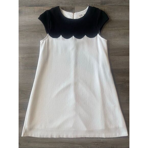 Molly Bracken Dresses & Skirts - Molly Bracken white dress black scallop top detail size Med.